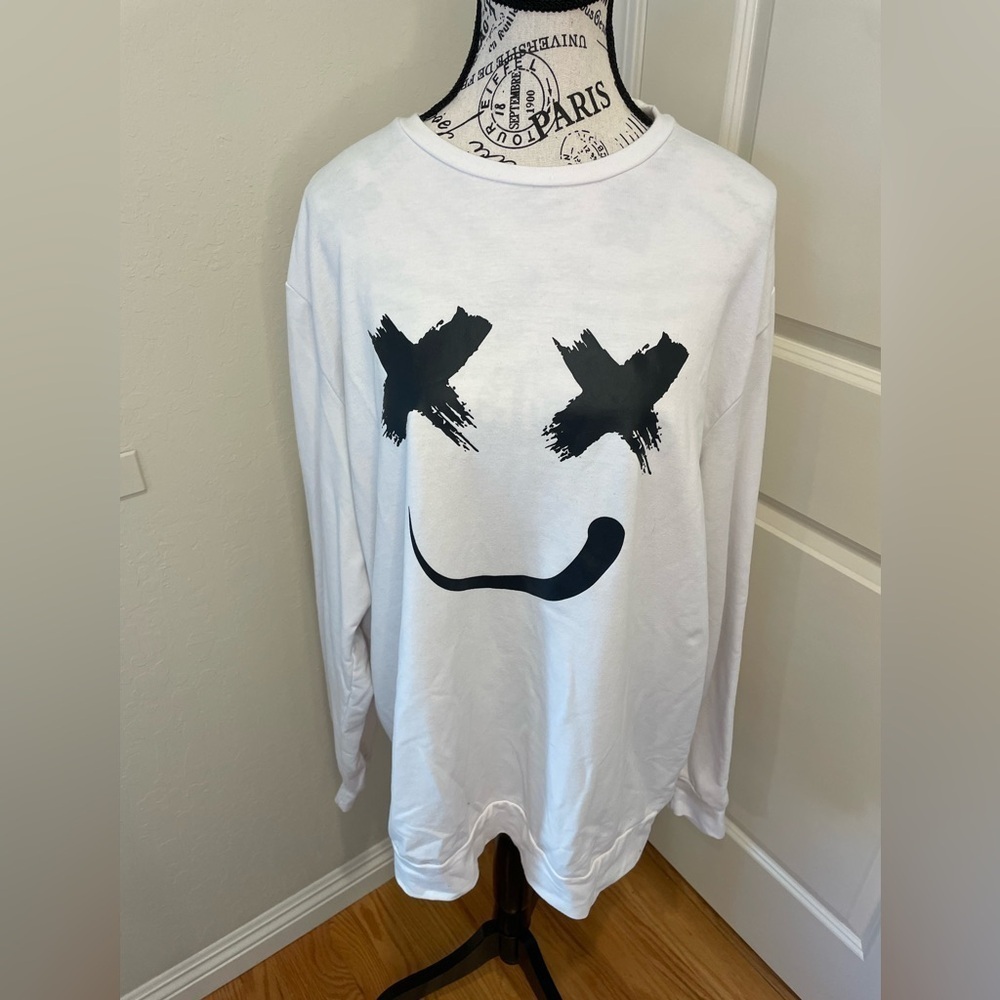 Smiley Face Crew Sweatshirt size XXL. SHEIN
